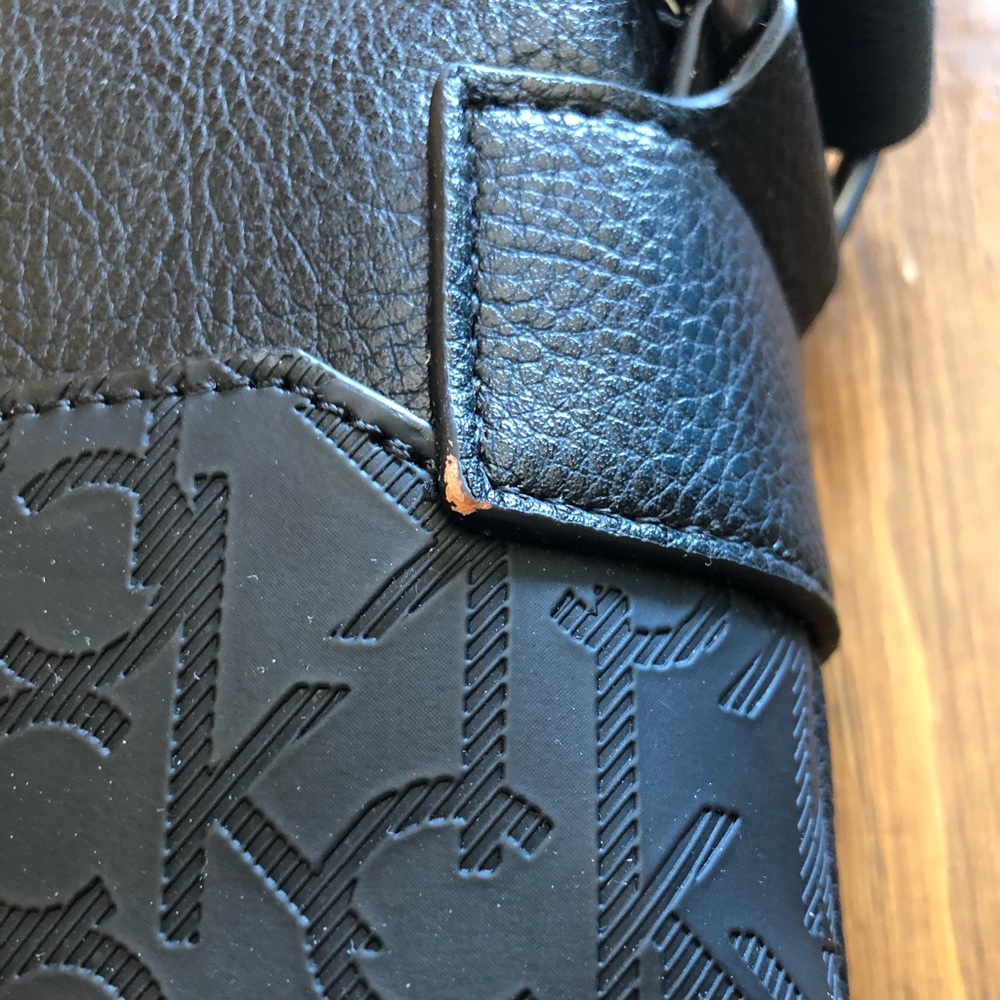 Calvin Klein logo flat crossbody adjustable straps - Picture 2 of 7